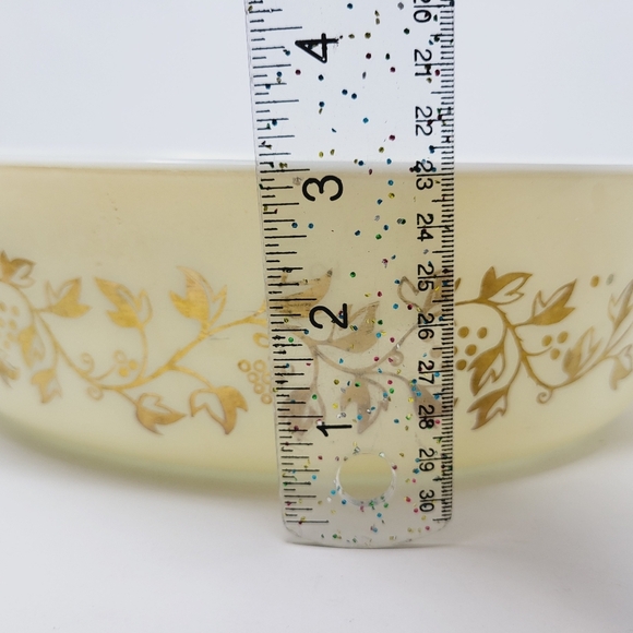 Pyrex Golden Grapes 045 2.5 Quart Casserole with Lid Vintage Promo Tan and Gold - Picture 12 of 13